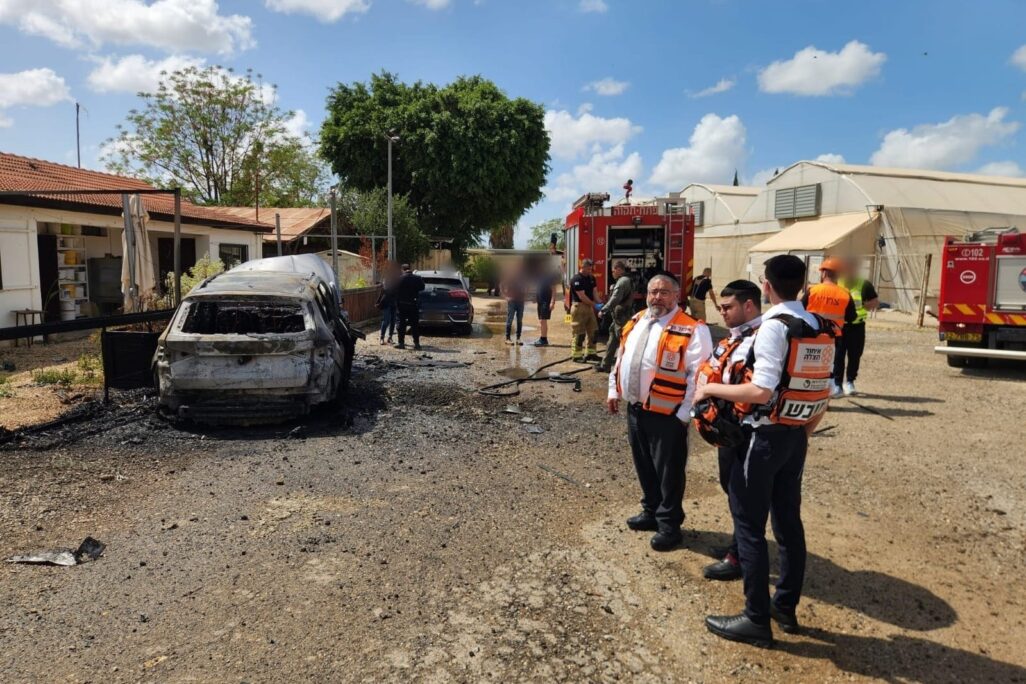 זירת פגיעה ברכב באזור המרכז (צילום: דוברות איחוד הצלה) זירת פגיעה ברכב באזור המרכז (צילום: דוברות איחוד הצלה)
