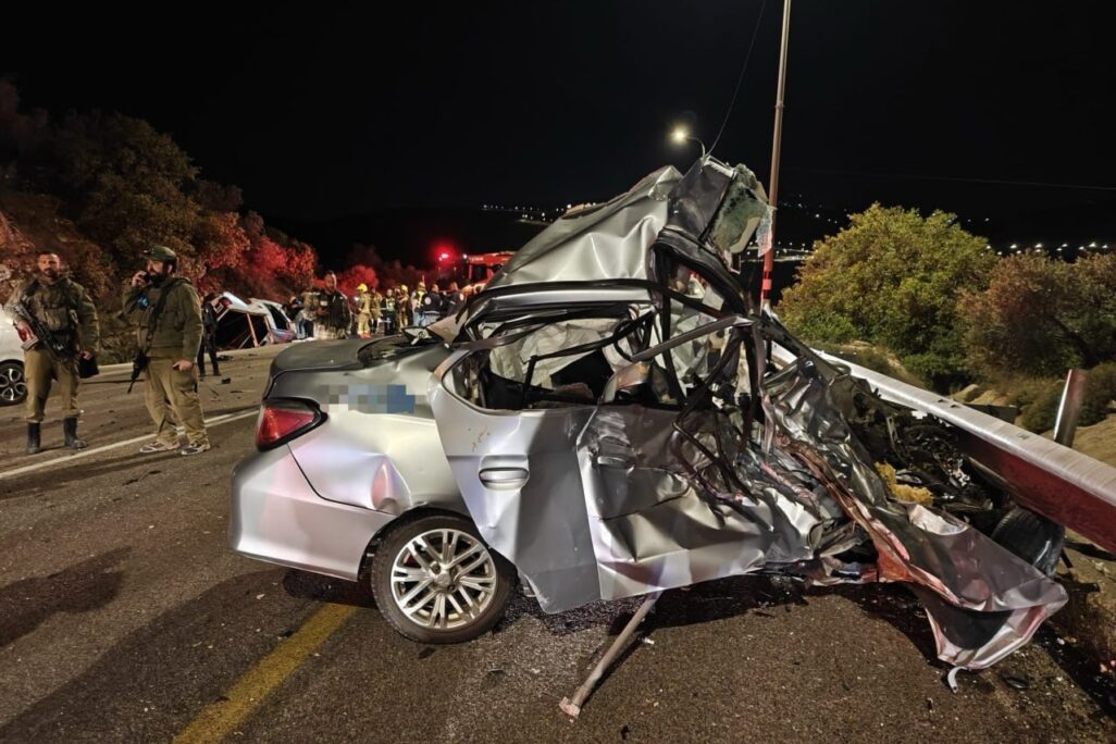 זירת התאונה בה נהרגו 2 בני אדם בשומרון (צילום: תיעוד מבצעי - מד"א) זירת התאונה בה נהרגו 2 בני אדם בשומרון (צילום: תיעוד מבצעי - מד"א)