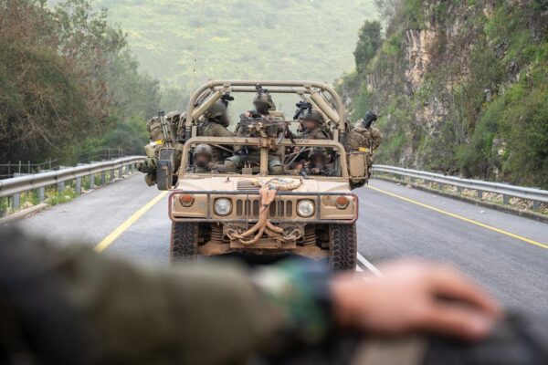 כוחות חטיבת הצנחנים בדרך לפעילות בלבנון (צילום: דובר צה"ל)