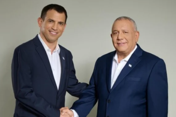 הרמטכ"ל לשעבר גדי איזנקוט (מימין) עם ראש אגף התקציבים לשעבר שאול מרידור (צילום: דוברות מפלגת ישר)