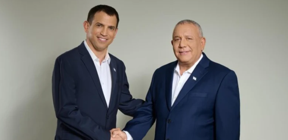 הרמטכ"ל לשעבר גדי איזנקוט (מימין) עם ראש אגף התקציבים לשעבר שאול מרידור (צילום: דוברות מפלגת ישר)[;' הרמטכ"ל לשעבר גדי איזנקוט (מימין) עם ראש אגף התקציבים לשעבר שאול מרידור (צילום: דוברות מפלגת ישר)