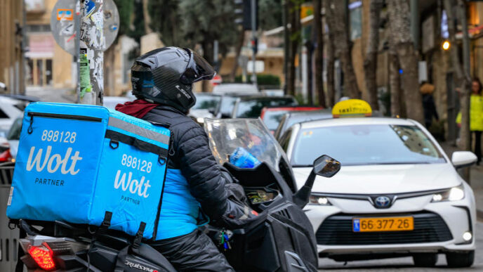 וולט תפצה את שליחיה ב-34.3 מיליון שקל, ותתחייב לשלם לפחות שכר מינימום