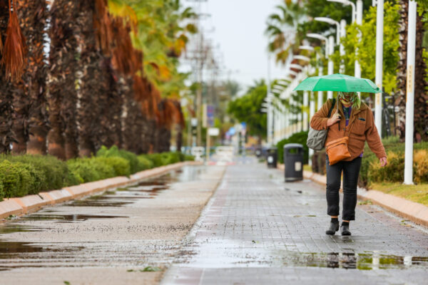 גשם באשדוד (צילום ארכיון: פלאש90)