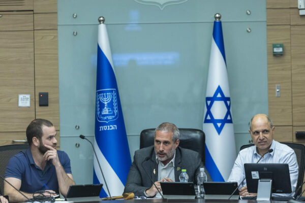 יו"ר ועדת הכספים חנוך מילביצקי (הליכוד) בישיבת הוועדה (צילום: חיים גולדברג / פלאש 90)
