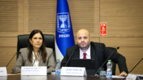 מנכ"ל משרד הכלכלה מוטי גמיש ויו"ר הוועדה לעובדים זרים אתי חוה עטיה (צילום: נועם מושקוביץ/דוברות הכנסת)