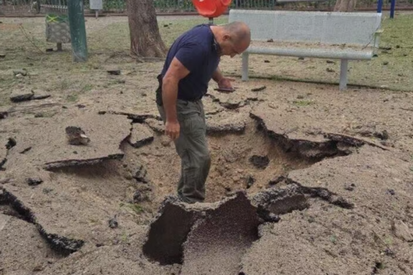נזק בגן שעשועים בפתח תקווה (צילום: סעיף 27א לפי חוק זכויות יוצרים)