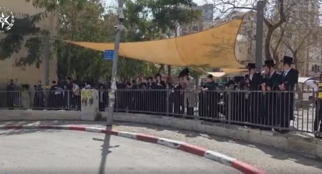 מחאה בסמוך ללשכת הגיוס בירושלים (צילום: דוברת המשטרה) מחאה בסמוך ללשכת הגיוס בירושלים (צילום: דוברת המשטרה)