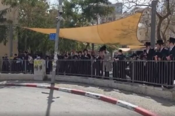 מחאה בסמוך ללשכת הגיוס בירושלים (צילום: דוברת המשטרה)