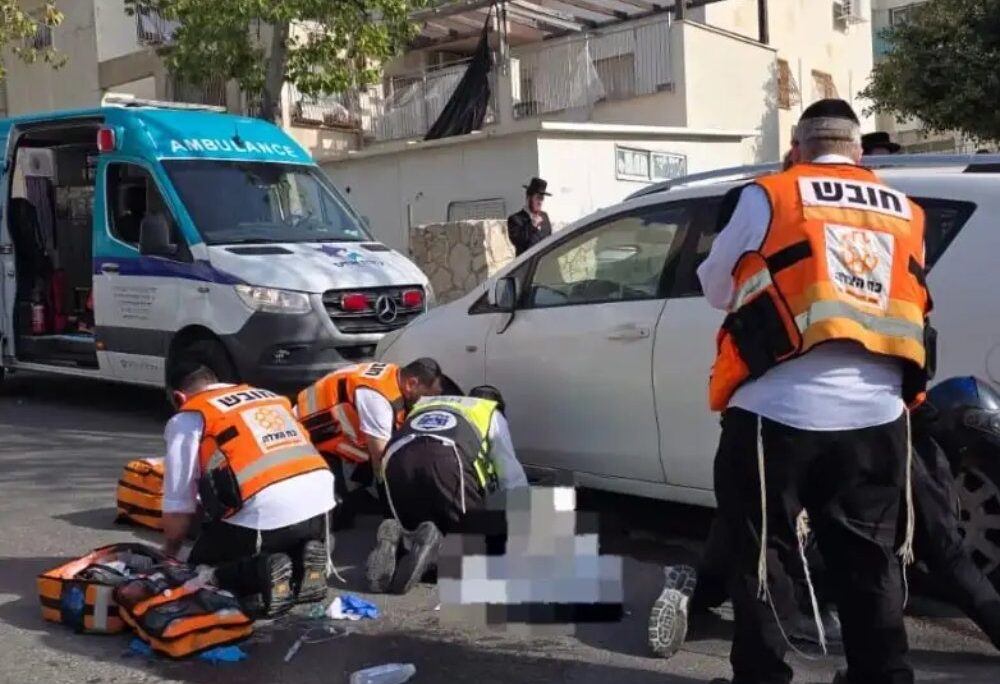 ילד נפצע אנוש בבית שמש מפגיעת רכב (דוברות און ליין איחוד הצלה) ילד נפצע אנוש בבית שמש מפגיעת רכב (דוברות און ליין איחוד הצלה)