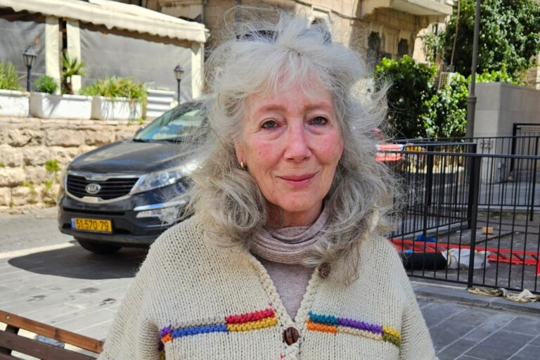 צרויה להב ברחוב עמק רפאים על יד בית מגוריה (צילום: ויקיפדיה/Pinhas stern, 22 March 2024)