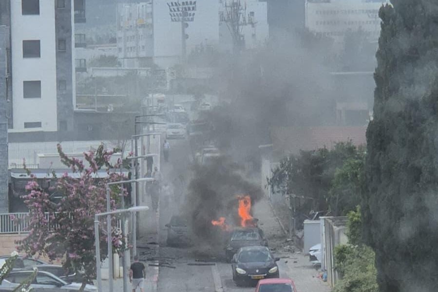 זירת פגיעת טיל מלבנון בנהריה (צילום: לפי סעיף 27א') זירת פגיעת טיל מלבנון בנהריה (צילום: לפי סעיף 27א')