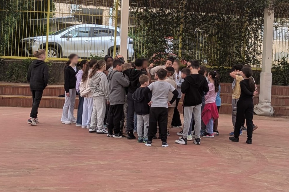 חזרה ללימודים בבית הספר 'חביב' בראשון לציון, לאחר מבצע שאגת הארי (צילום: מיכל מרנץ) חזרה ללימודים בבית הספר 'חביב' בראשון לציון, לאחר מבצע שאגת הארי (צילום: מיכל מרנץ)