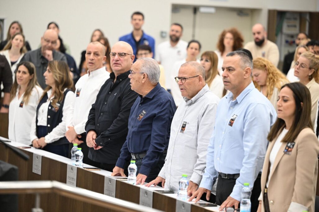 משתתפים בטקס לציון יום הזכרון לשואה ולגבורה בבית ההסתדרות. צילום: קובי קואנקס
