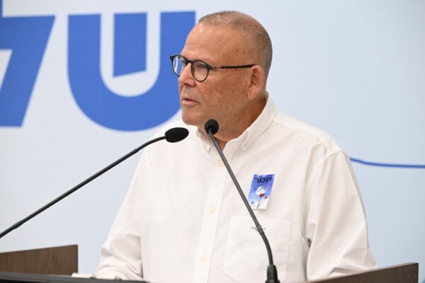 ארנון בר- דוד יו"ר ההסתדרות בטקס יום הזכרון בבית ההסתדרות. צילום: קובי קואנקס