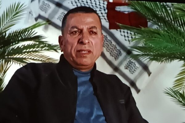 עדות מצולמת משכם: קרוב משפחתו של מוחמד דעדס בסרטון שהוקרן בטקס הזיכרון (צילום: יניב שרון)