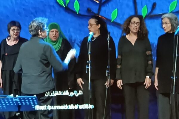"חד גדיא" בשתי שפות: מקהלת ראנה היהודית-ערבית מיפו בביצוע המרגש לשיר של חוה אלברשטיין, בעברית ובערבית (צילום: יניב שרון)
