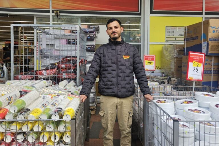 שלמה אזרן. "הלוואי שהיינו יכולים לראות אופק לעיר. עם כל האופטימיות שלי, זה מורכב" (צילום: מאיה רונן)