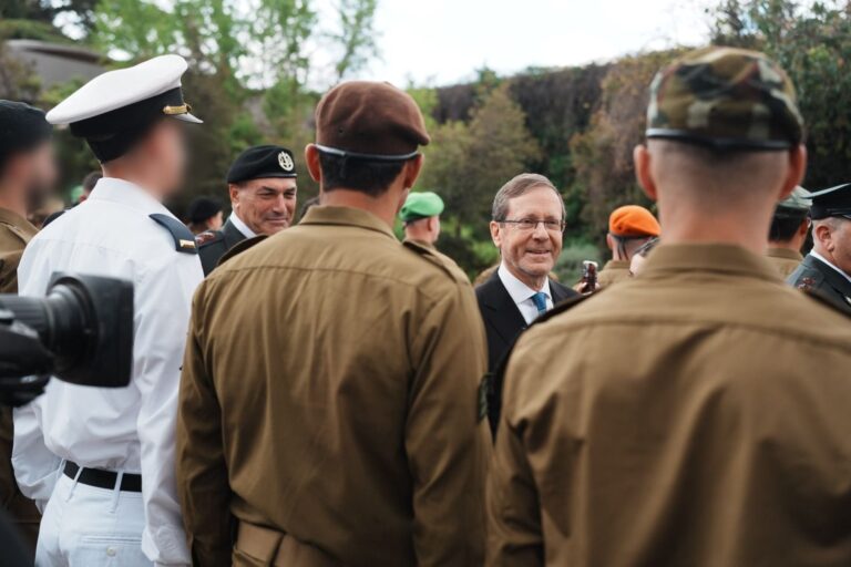 נשיא המדינה יצחק הרצוג בטקס חיילים מצטיינים (צילום:רועי אברהם)