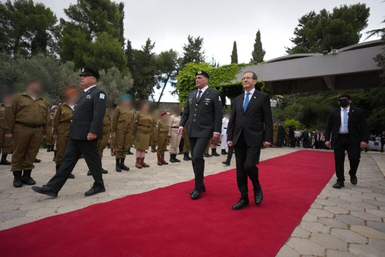 נשיא המדינה יצחק הרצוג בטקס חיילים מצטיינים (צילום:רועי אברהם)