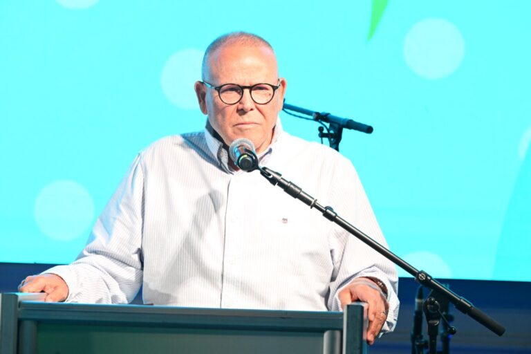 יו"ר ההסתדרות ארנון בר-דוד בוועידת עובדי המזון הפרמצבטיקה וההסעדה. צילום: קובי קואנקס