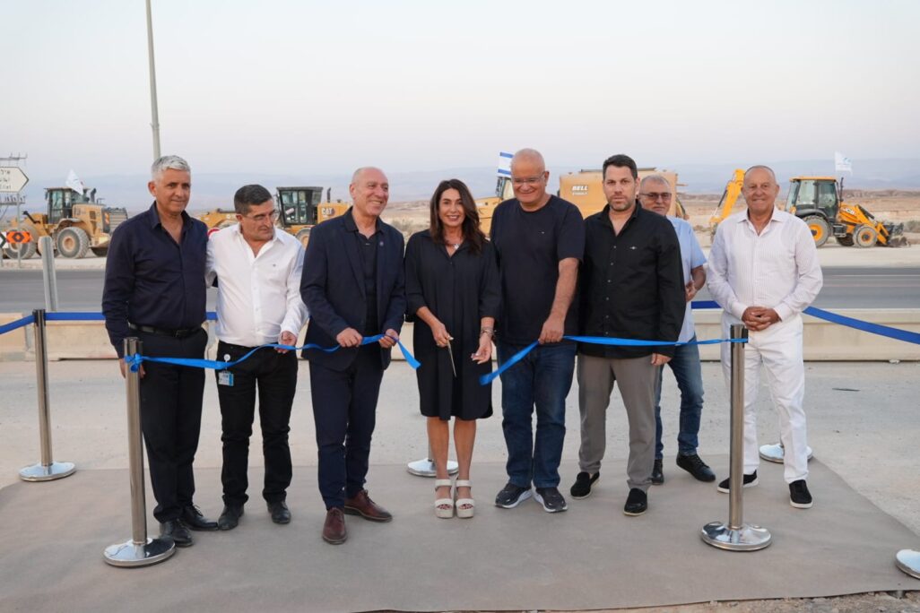 שרת התחבורה מירי רגב (במרכז) בחנוכת מקטעים ששודרגו בכביש 90 (צילום: נתיבי ישראל) שרת התחבורה מירי רגב (במרכז) בחנוכת מקטעים ששודרגו בכביש 90 (צילום: נתיבי ישראל)