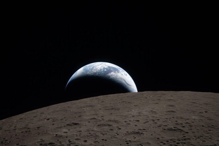 'שקיעת הארץ' (צילום: NASA)