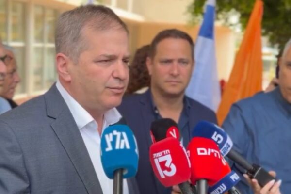 שר החינוך יואב קיש בביקור בבית הספר 'חביב' בראשון לציון (צילום: דוברות שר החינוך)