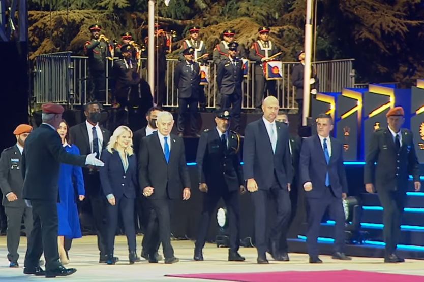 ראש הממשלה בנימין נתניהו ויו"ר הכנסת אמיר אוחנה בטקס המשואות ה-78 למדינת ישראל (צילום מסך) ראש הממשלה בנימין נתניהו ויו"ר הכנסת אמיר אוחנה בטקס המשואות ה-78 למדינת ישראל (צילום מסך)