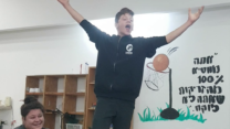 גיא לודר בפעילות ביובלים. "שאלתי את הרכזים 'מי זה הילד הרועש הזה'" (צילום: אלבום פרטי)