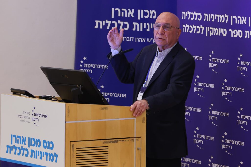 פרופ' צבי אקשטיין (צילום: יובל לקח) פרופ' צבי אקשטיין (צילום: יובל לקח)