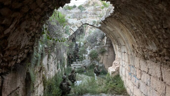פעילות כוחות סיירת גולני במבצר הבופור (צילום: דובר צה"ל)