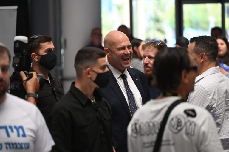 "אמיר אוחנה יוביל": יו"ר הכנסת בביקור קצר בליכודיאדה (צילום: אור גואטה)