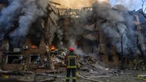 הרס לאחר מתקפת טילים בקייב (צילום: Maxym Marusenko via Reuters Connect)