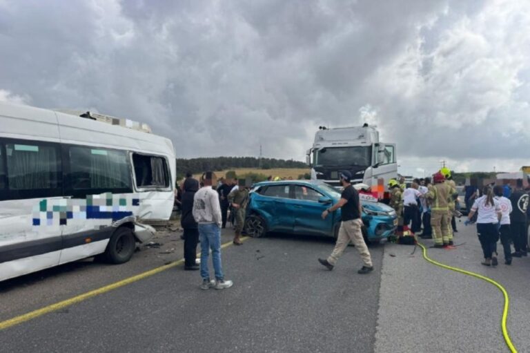 תאונת דרכים קטלנית בזרזיר (צילום: תיעוד מבצעי מד"א)