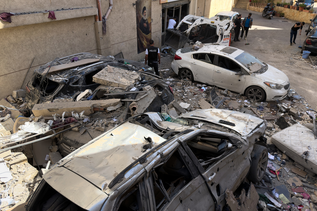 הרס בזירה מדרום לביירות לאחר הפצצת צה"ל (צילום: AP Photo/Hussein Malla)
