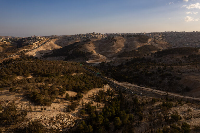 תצפית אווירית על שטח E1, מחוץ למעלה אדומים, 25 באוקטובר 2025 (צילום: יניב נדב/פלאש 90)
