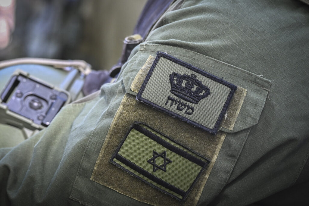 פאץ' "משיח" על מדים של חייל צה"ל (צילום: מיכאל גלעדי/ פלאש 90)