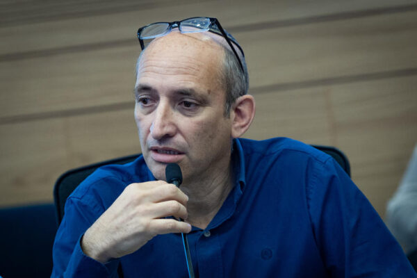 יו"ר מנהלת תקומה אביעד פרידמן בוועדת הכלכלה (צילום: יונתן זינדל/פלאש90)