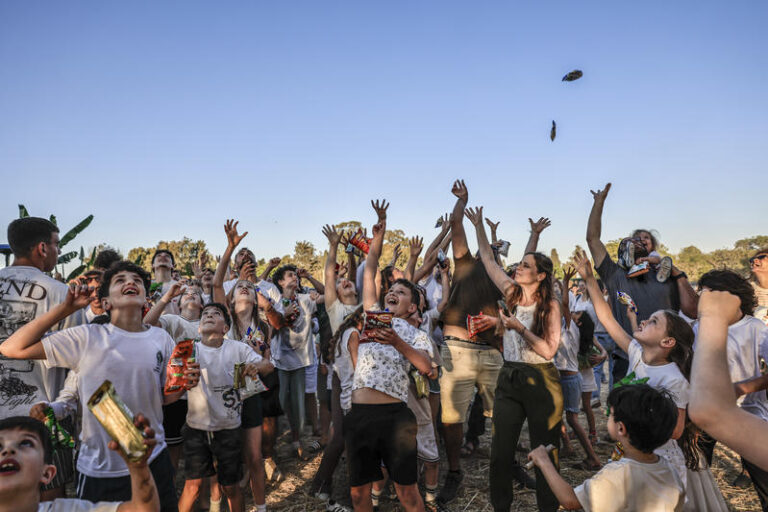 חגיגות שבועות בקיבוץ נחל עוז (צילום: צפריר אביוב/פלאש90)