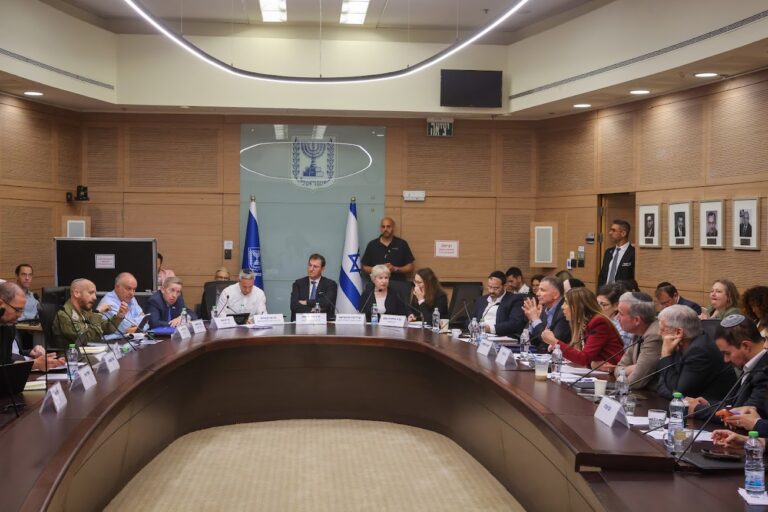 ועדת החוץ והביטחון דנה בחוק הגיוס (צילום: נועם מושקוביץ/דוברות הכנסת)