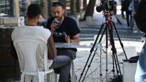 מתן יפה במיזם "תסבירו לי" בזכרון יעקב (צילום: אור גואטה)