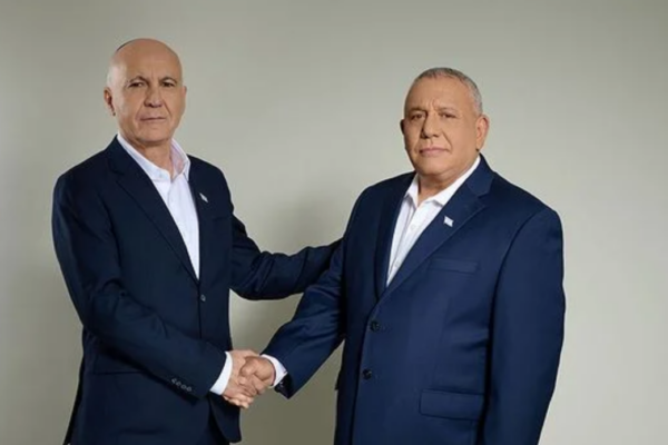 הרמטכ"ל לשעבר גדי איזנקוט וראש שב"כ לשעבר יורם כהן (צילום: דוברות מפלגת "ישר!")