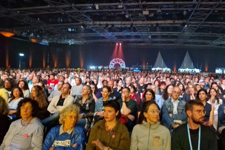 העצרת המרכזית של ועידת השלום העממית (צילום: קואליציית 'הגיע הזמן')