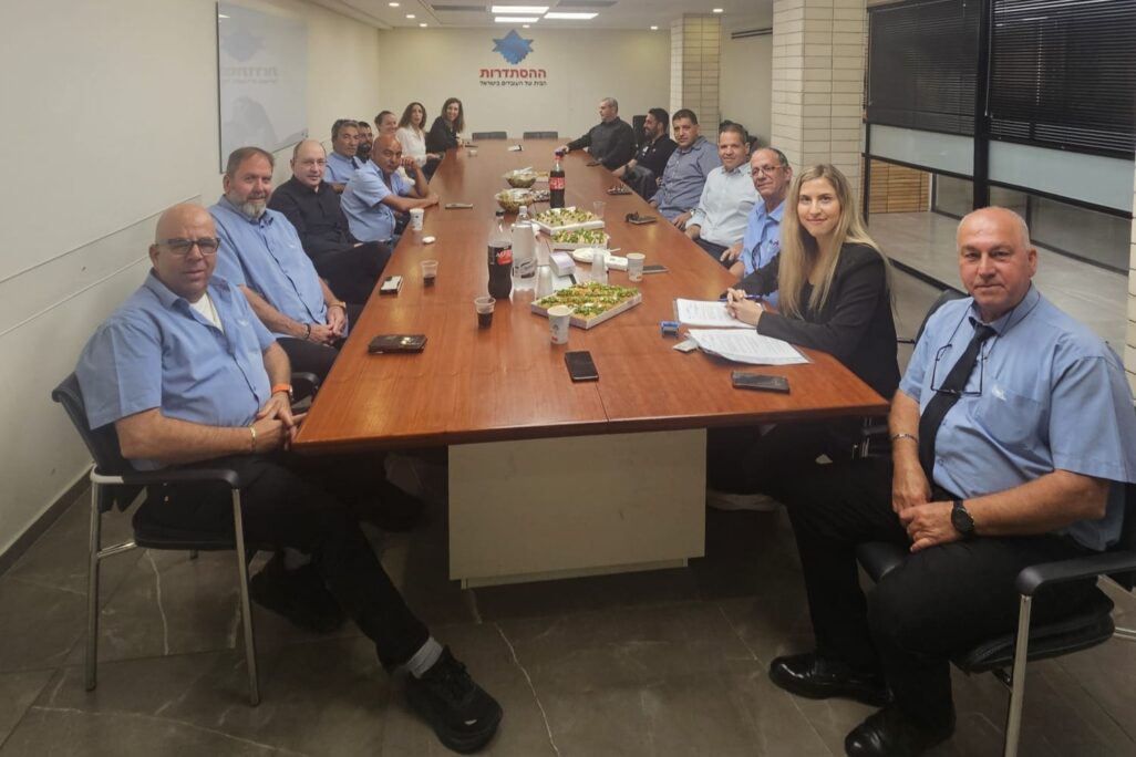 חתימת ההסכם באגד היסעים (צילום: דוברות ההסתדרות)