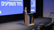 וג'די סרחאן בהכרזה על מפלגת 'ברית אחים' במע'אר (צילום: כינן הנו)
