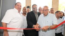 יו"ר ההסתדרות ארנון בר-דוד (מימין) בחנוכת סניף ההסתדרות בחריש (צילום: קובי קואנקס)