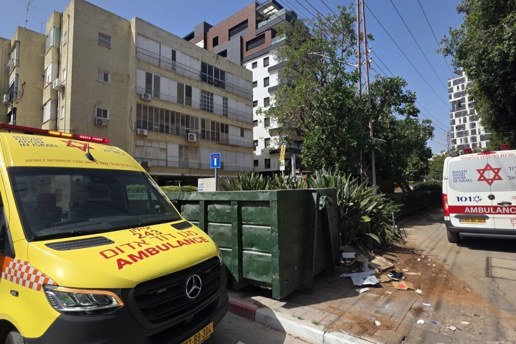 זירת תאונת העבודה הקטלנית בעיר רחובות (צילום: תיעוד מבצעי מד"א) זירת תאונת העבודה הקטלנית בעיר רחובות (צילום: תיעוד מבצעי מד"א)