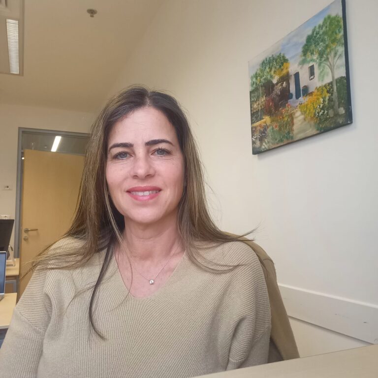 עו"ס ענת שגב, מנהלת תחום התמכרויות בקהילה במינהל של"מ (צילום: אלבום פרטי)