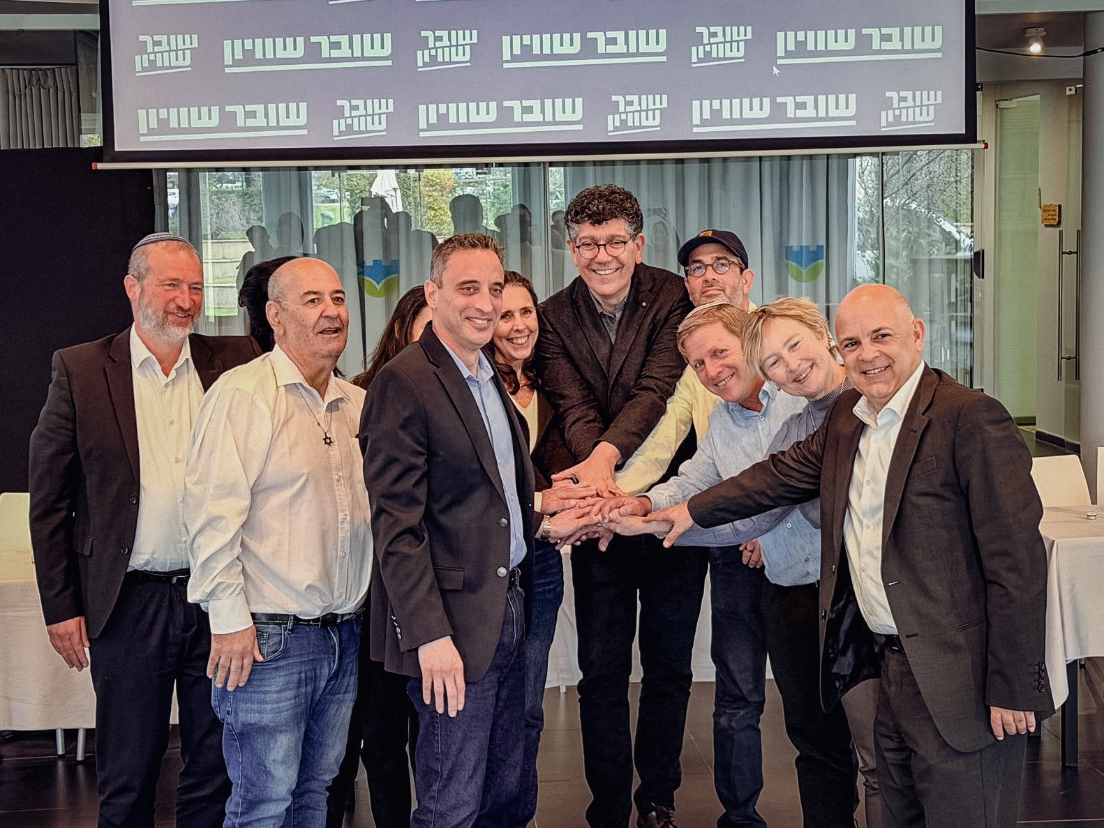 כנס של 'פורום שוויון' להשקת הצעה הפשרה לוועדת החקירה, פברואר 2026. "שני הצדדים רוצים חקירה אמיתית על סטרואידים" (צילום: 'פרו אסטרטגיה', עיבוד: 'דבר')