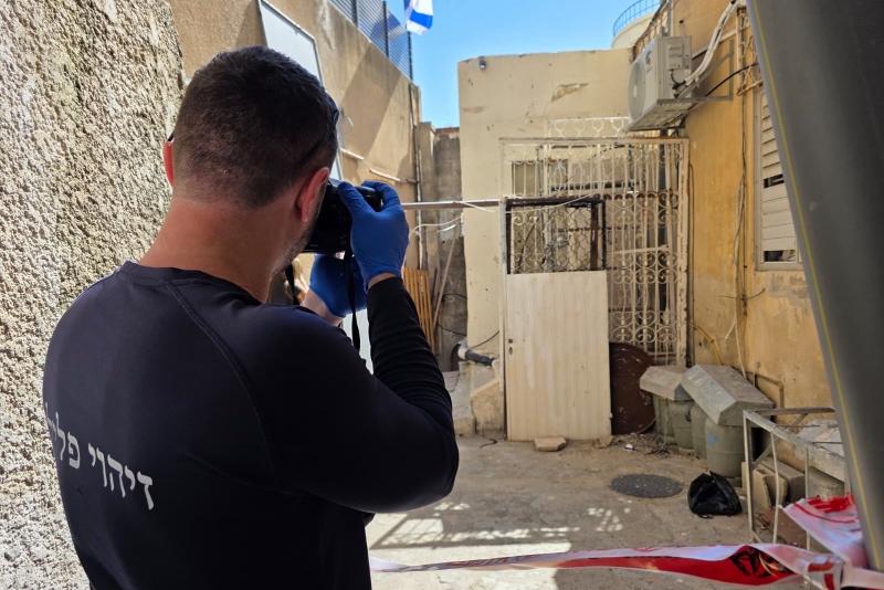 קרדיט: דוברות המשטרה, זירת האירוע (גופת אישה בשנות החמישים לחייה אותרה בדירה ברחוב ארלוזורוב בעיר חיפה) קרדיט: דוברות המשטרה, זירת האירוע (גופת אישה בשנות החמישים לחייה אותרה בדירה ברחוב ארלוזורוב בעיר חיפה)